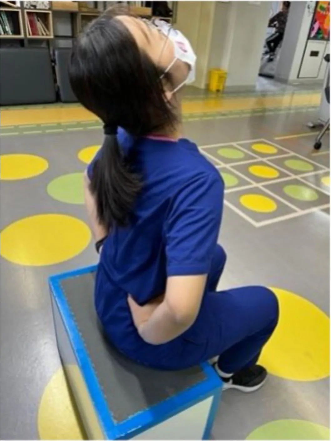 颈椎伸展示范